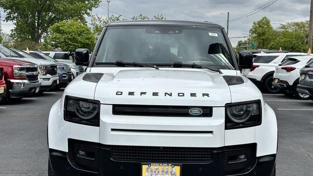2024 Land Rover Defender 130 P400 X-Dynamic SE