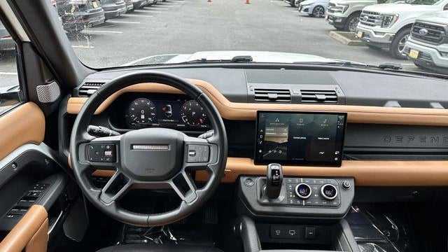 2024 Land Rover Defender 130 P400 X-Dynamic SE