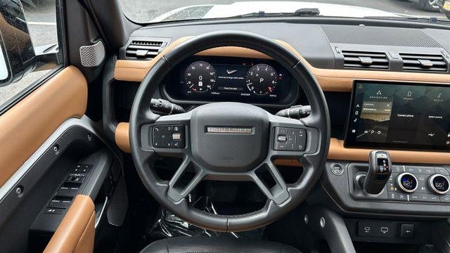 2024 Land Rover Defender 130 P400 X-Dynamic SE