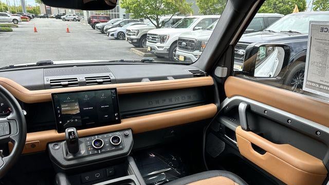 2024 Land Rover Defender 130 P400 X-Dynamic SE