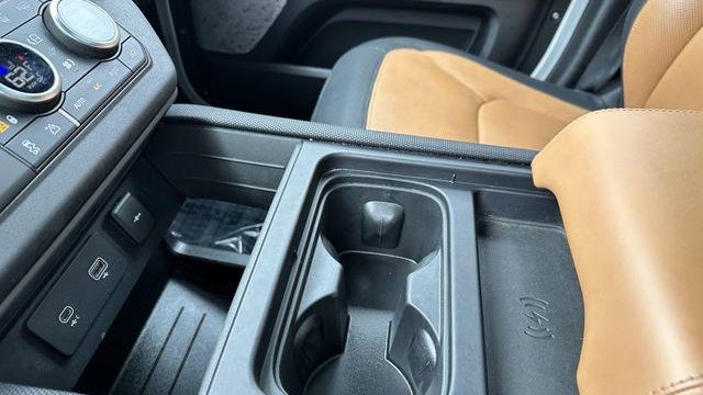 2024 Land Rover Defender 130 P400 X-Dynamic SE