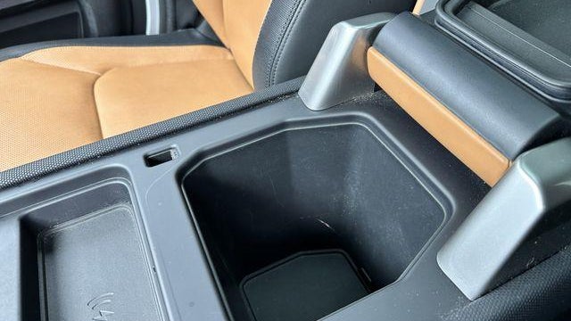 2024 Land Rover Defender 130 P400 X-Dynamic SE