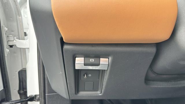 2024 Land Rover Defender 130 P400 X-Dynamic SE
