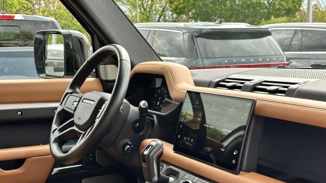 2024 Land Rover Defender 130 P400 X-Dynamic SE