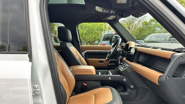 2024 Land Rover Defender 130 P400 X-Dynamic SE