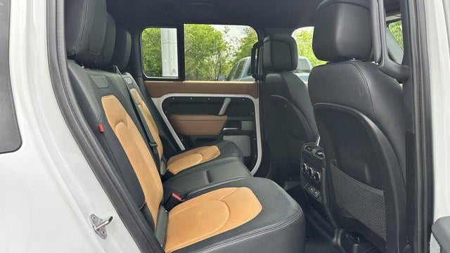 2024 Land Rover Defender 130 P400 X-Dynamic SE