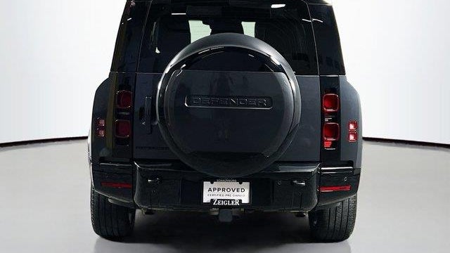 2025 Land Rover Defender 130 P400 X-Dynamic SE
