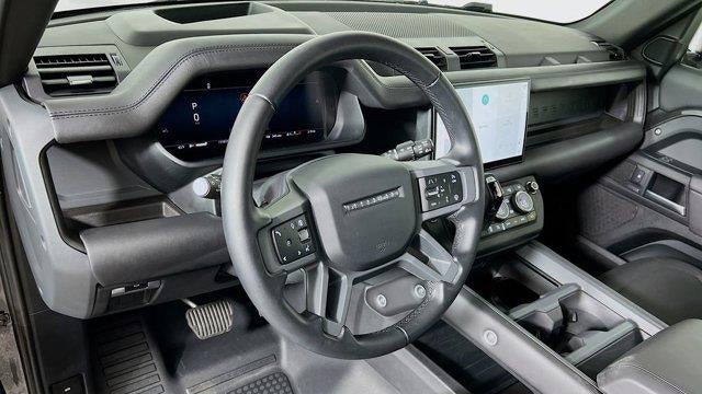 2025 Land Rover Defender 130 P400 X-Dynamic SE