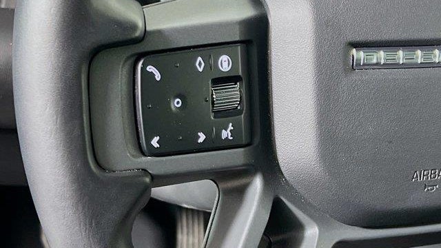 2025 Land Rover Defender 130 P400 X-Dynamic SE