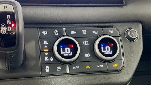 2025 Land Rover Defender 130 P400 X-Dynamic SE