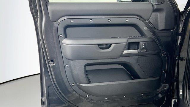 2025 Land Rover Defender 130 P400 X-Dynamic SE