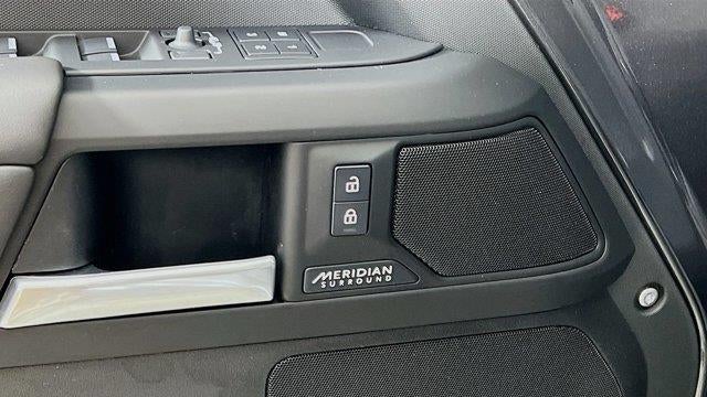 2025 Land Rover Defender 130 P400 X-Dynamic SE