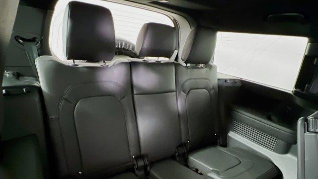2025 Land Rover Defender 130 P400 X-Dynamic SE