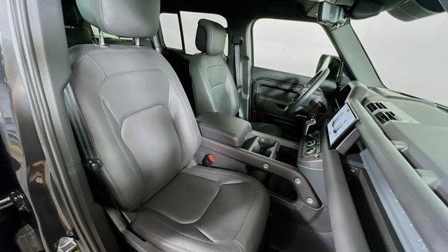 2025 Land Rover Defender 130 P400 X-Dynamic SE