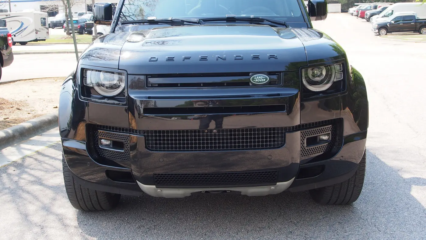2024 Land Rover Defender 110 V8 P525