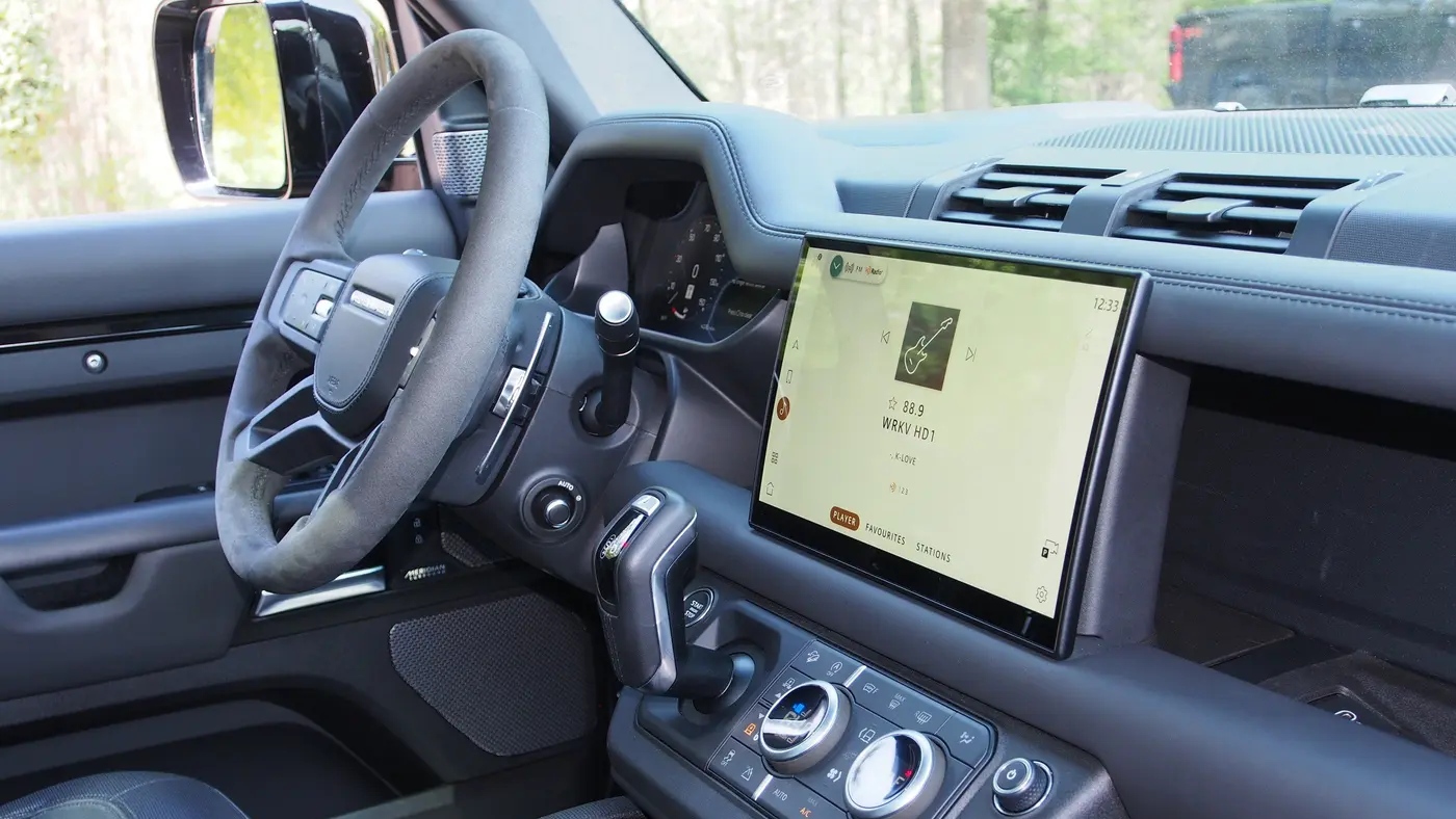 2024 Land Rover Defender 110 V8 P525