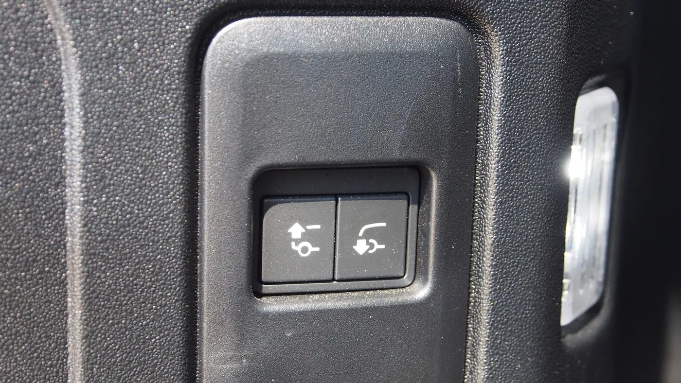 2024 Land Rover Defender 110 V8 P525