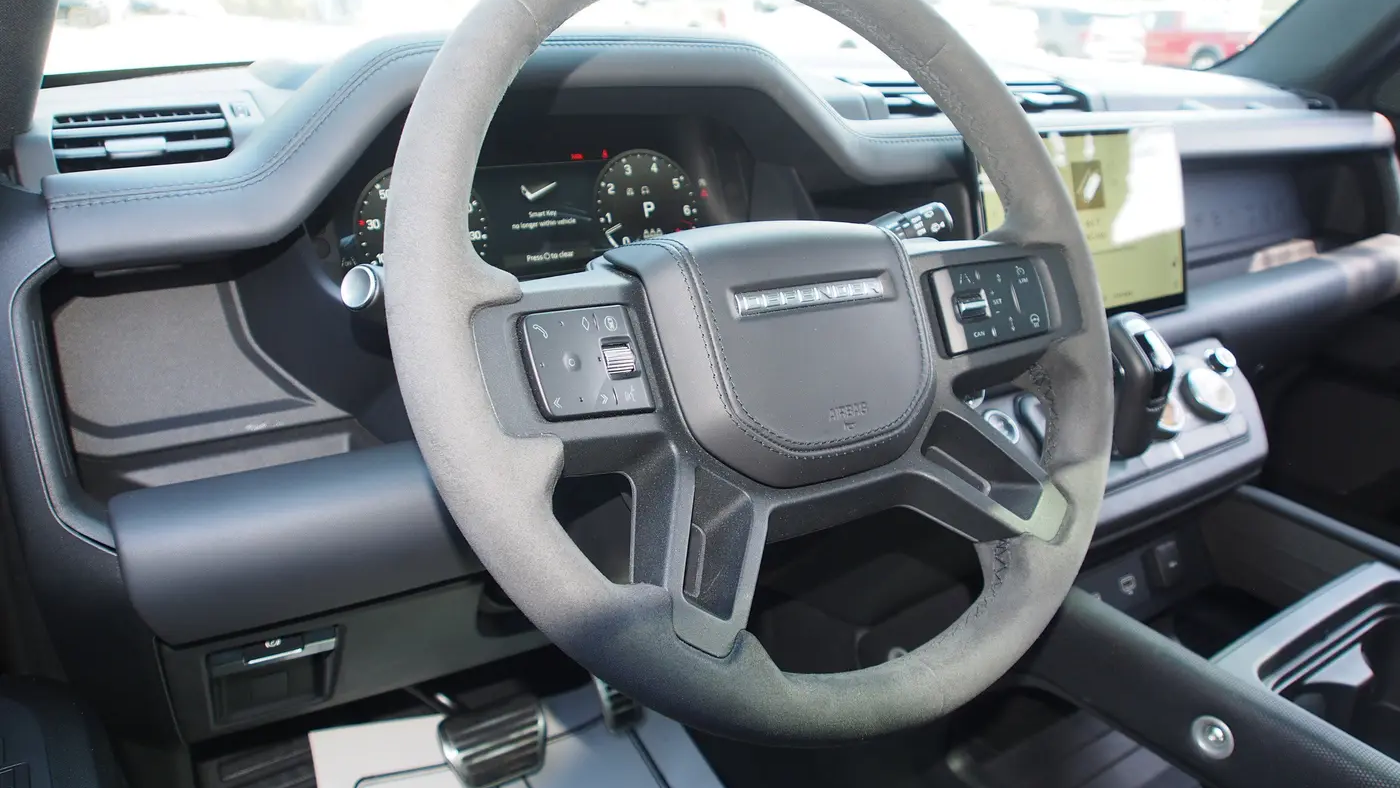 2024 Land Rover Defender 110 V8 P525