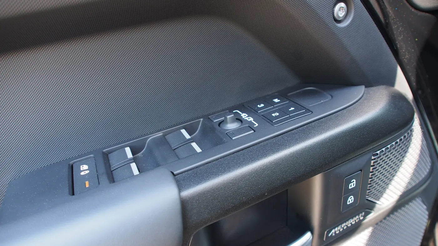 2024 Land Rover Defender 110 V8 P525