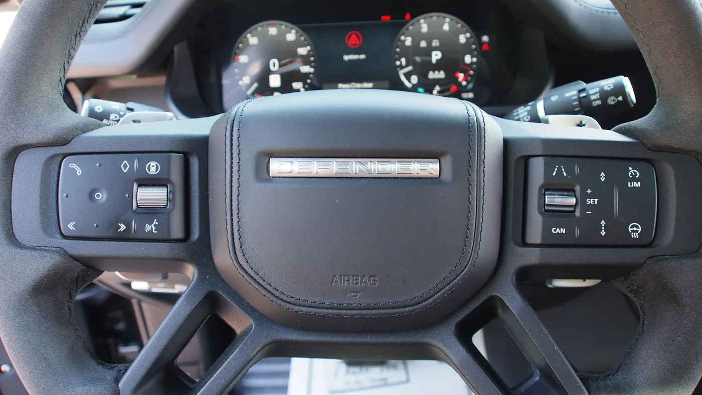 2024 Land Rover Defender 110 V8 P525
