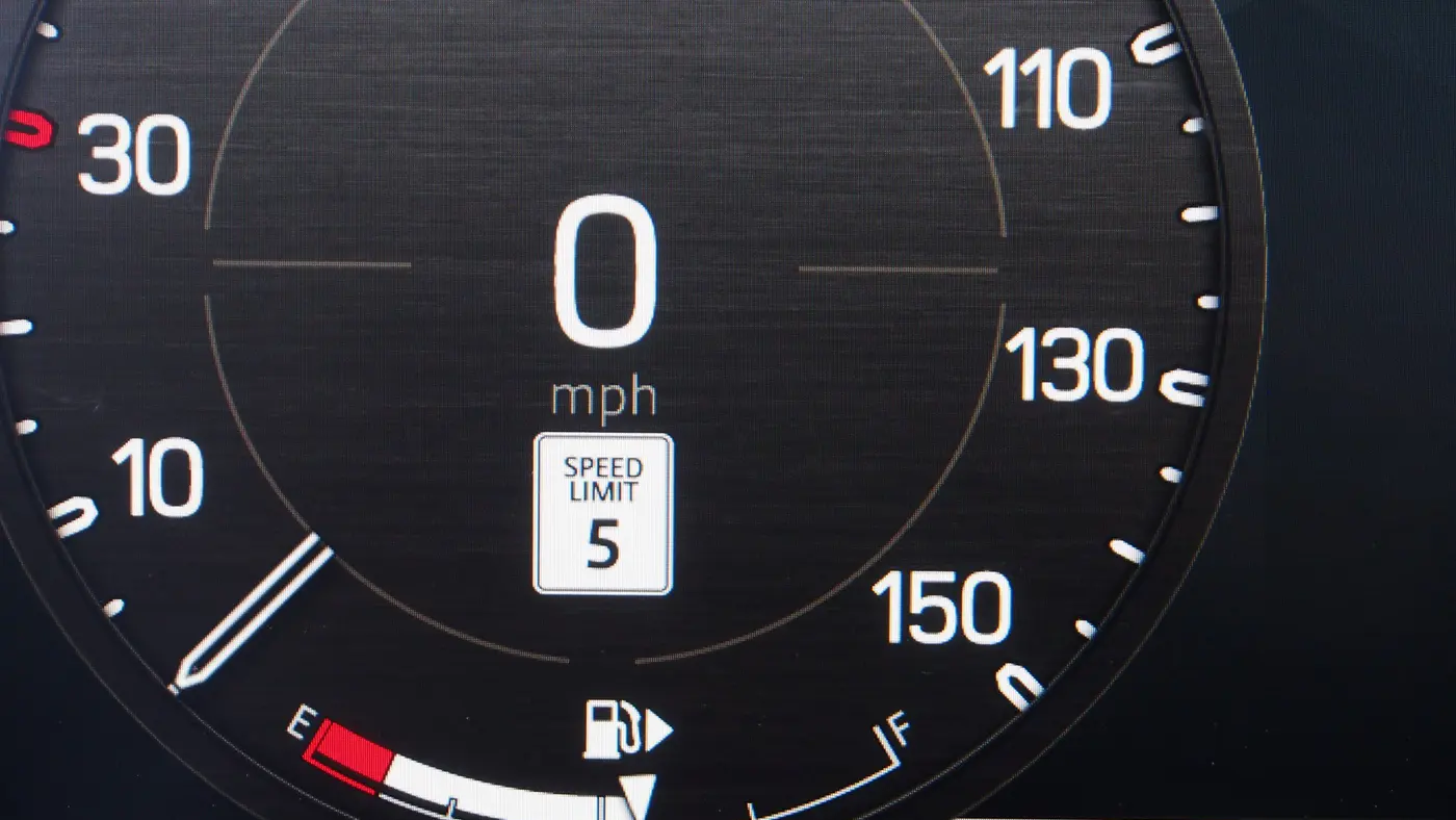 2024 Land Rover Defender 110 V8 P525