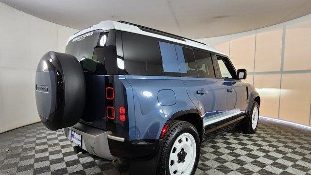 2025 Land Rover Defender 110 P400 S