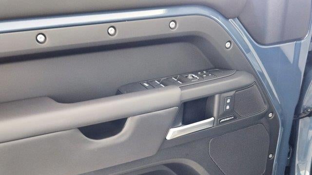 2025 Land Rover Defender 110 P400 S
