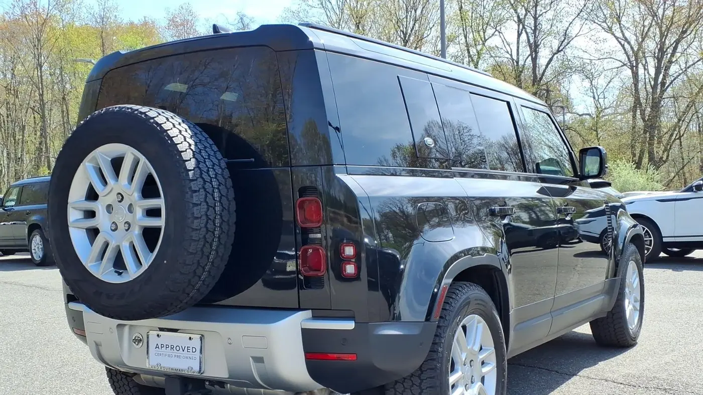 2024 Land Rover Defender 110 P300 S