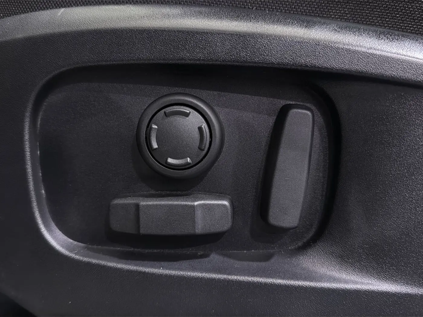 2025 Land Rover Defender - $46,000