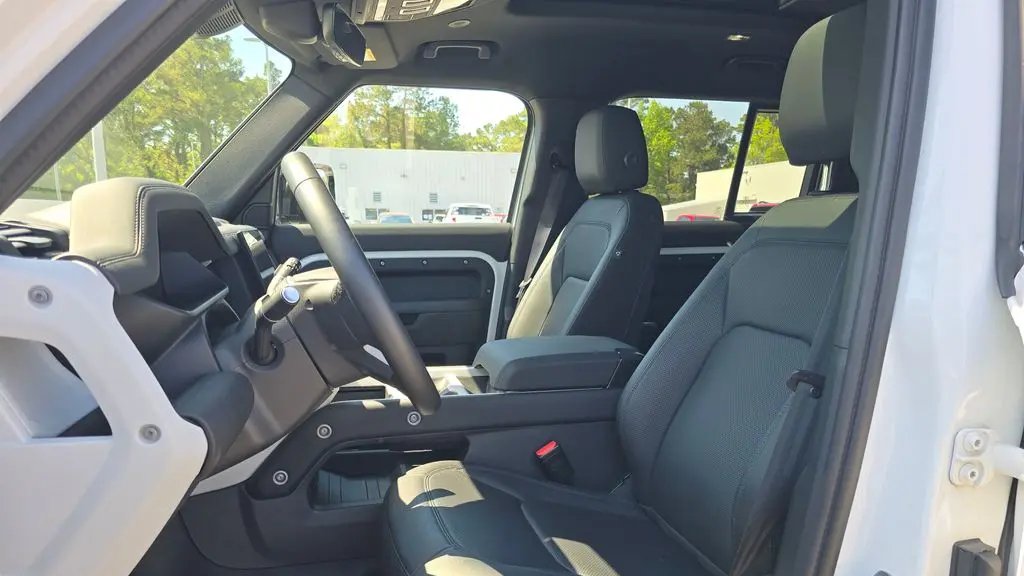 2025 Land Rover Defender 110 P300 S