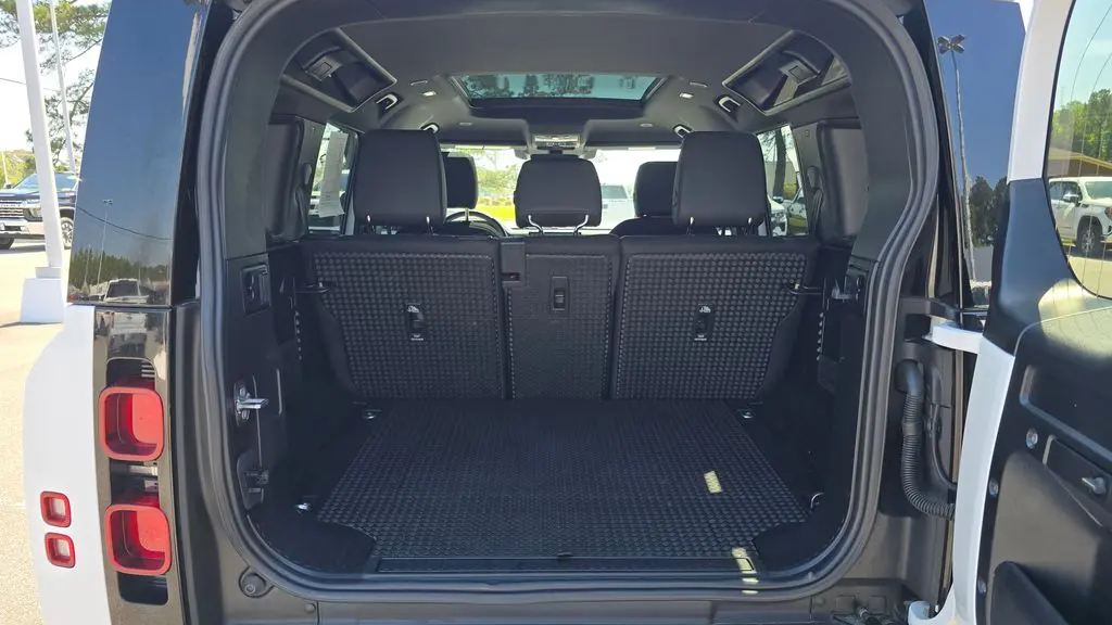 2025 Land Rover Defender 110 P300 S