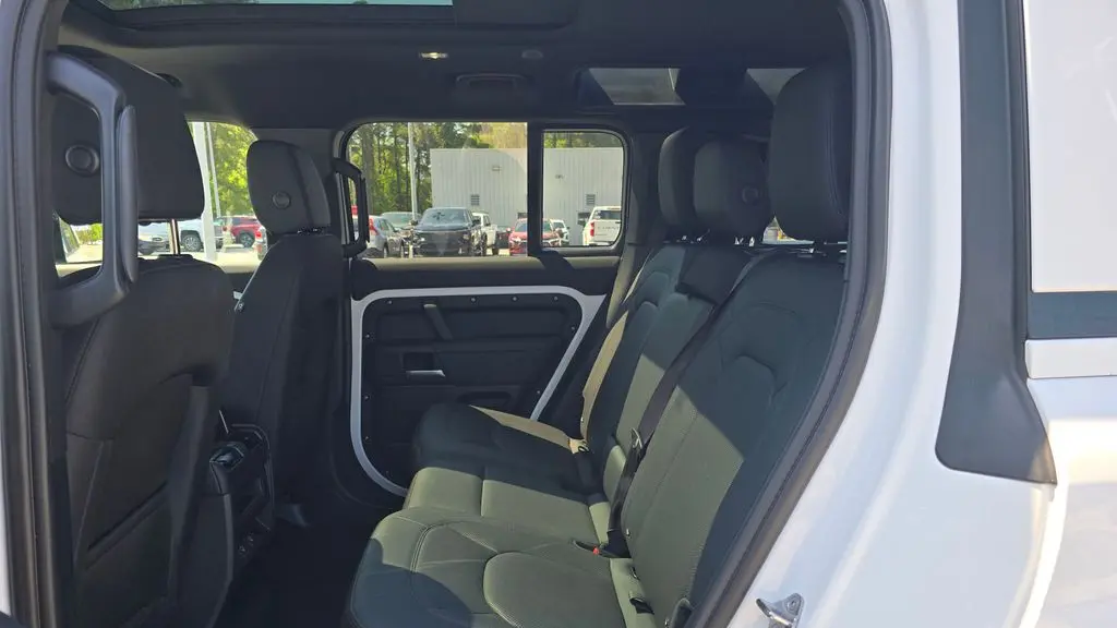 2025 Land Rover Defender 110 P300 S