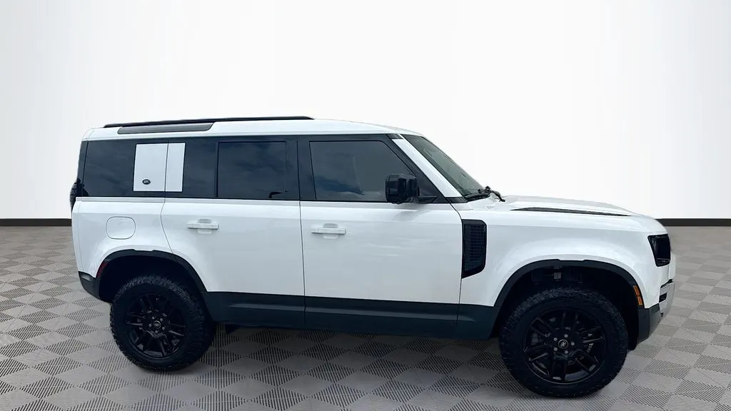 2024 Land Rover Defender 110 P300 S
