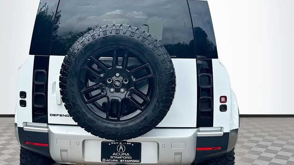 2024 Land Rover Defender 110 P300 S