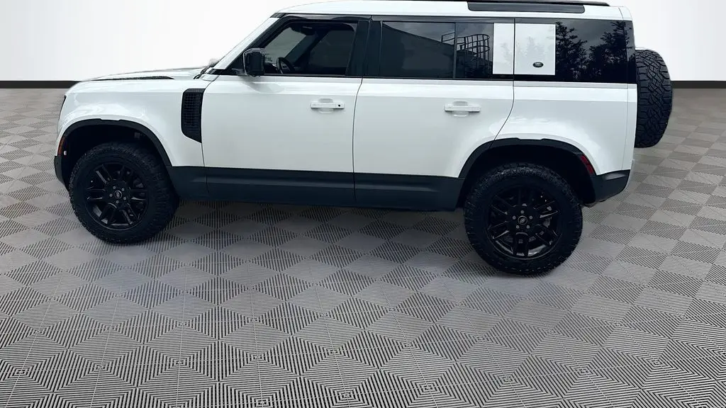 2024 Land Rover Defender 110 P300 S