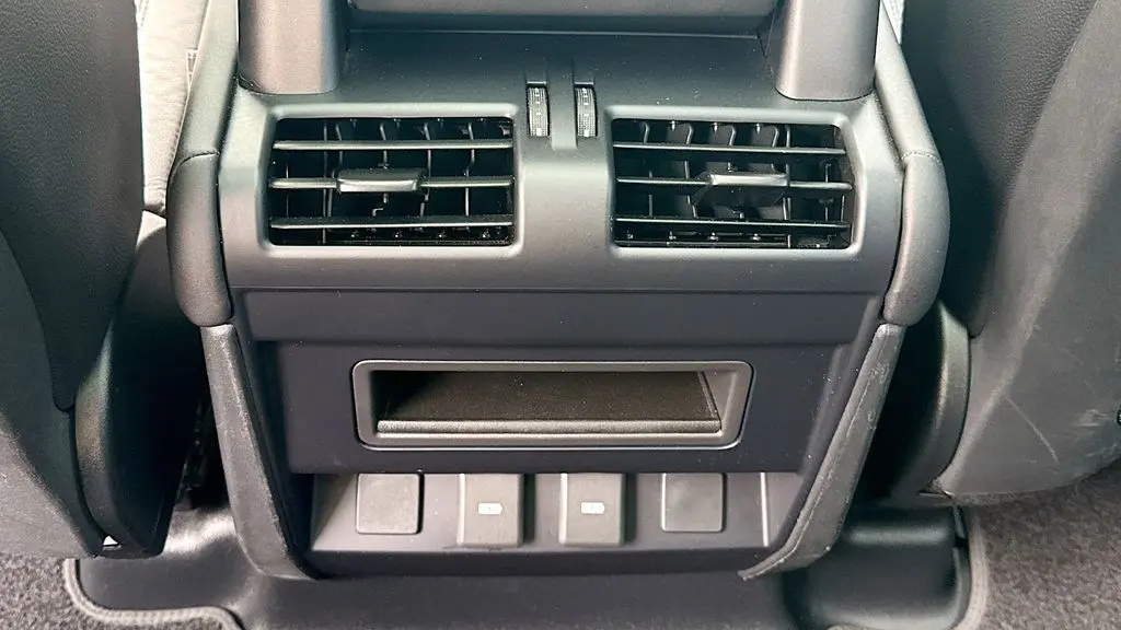 2024 Land Rover Defender 110 P300 S