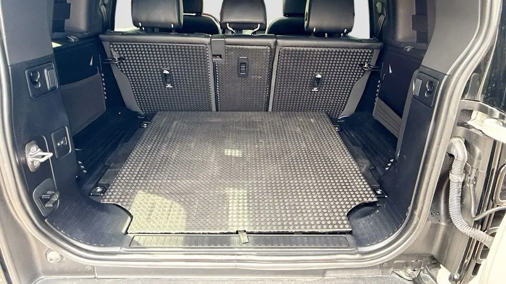 2024 Land Rover Defender 110 P300 S