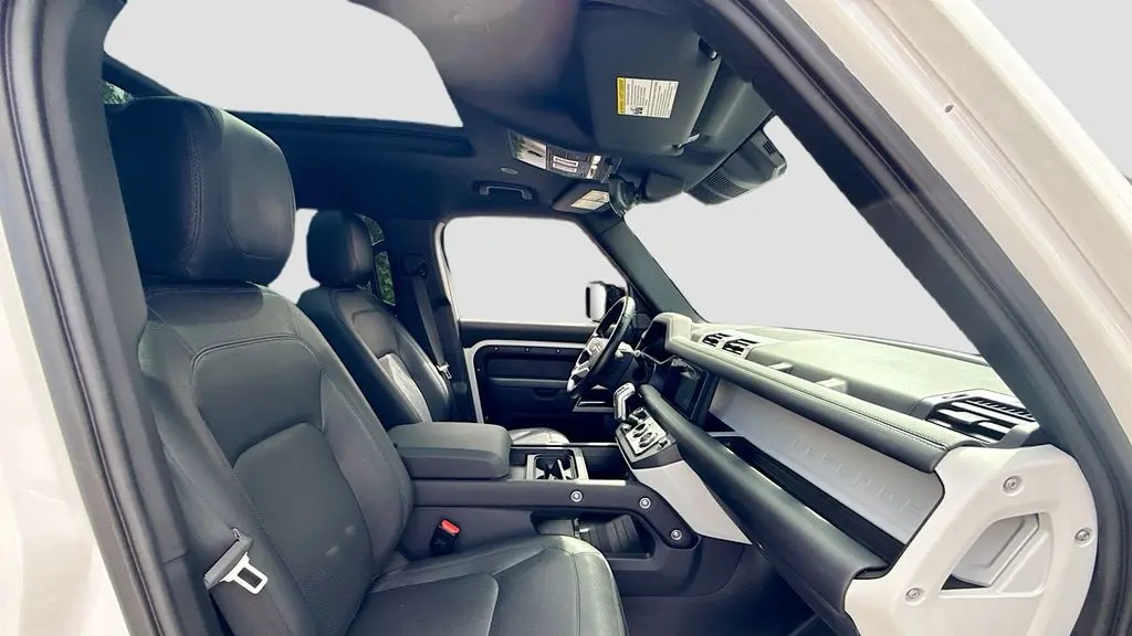 2024 Land Rover Defender 110 P300 S