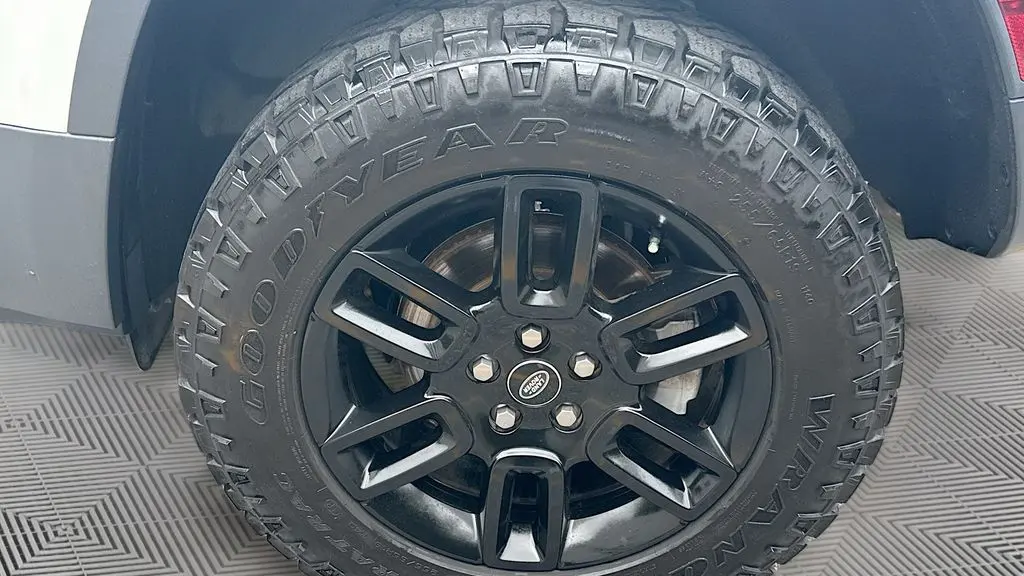2024 Land Rover Defender 110 P300 S