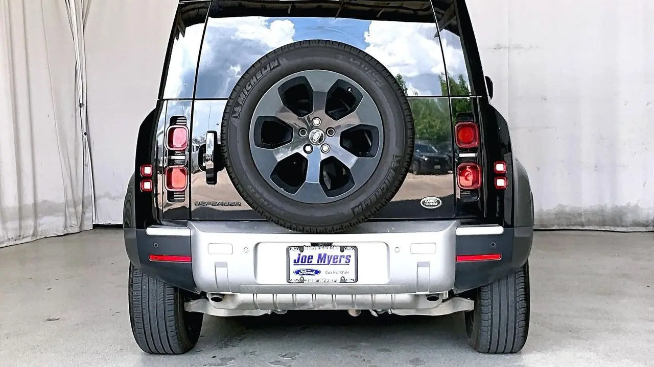 2023 Land Rover Defender 110 30th Anniversary Edition