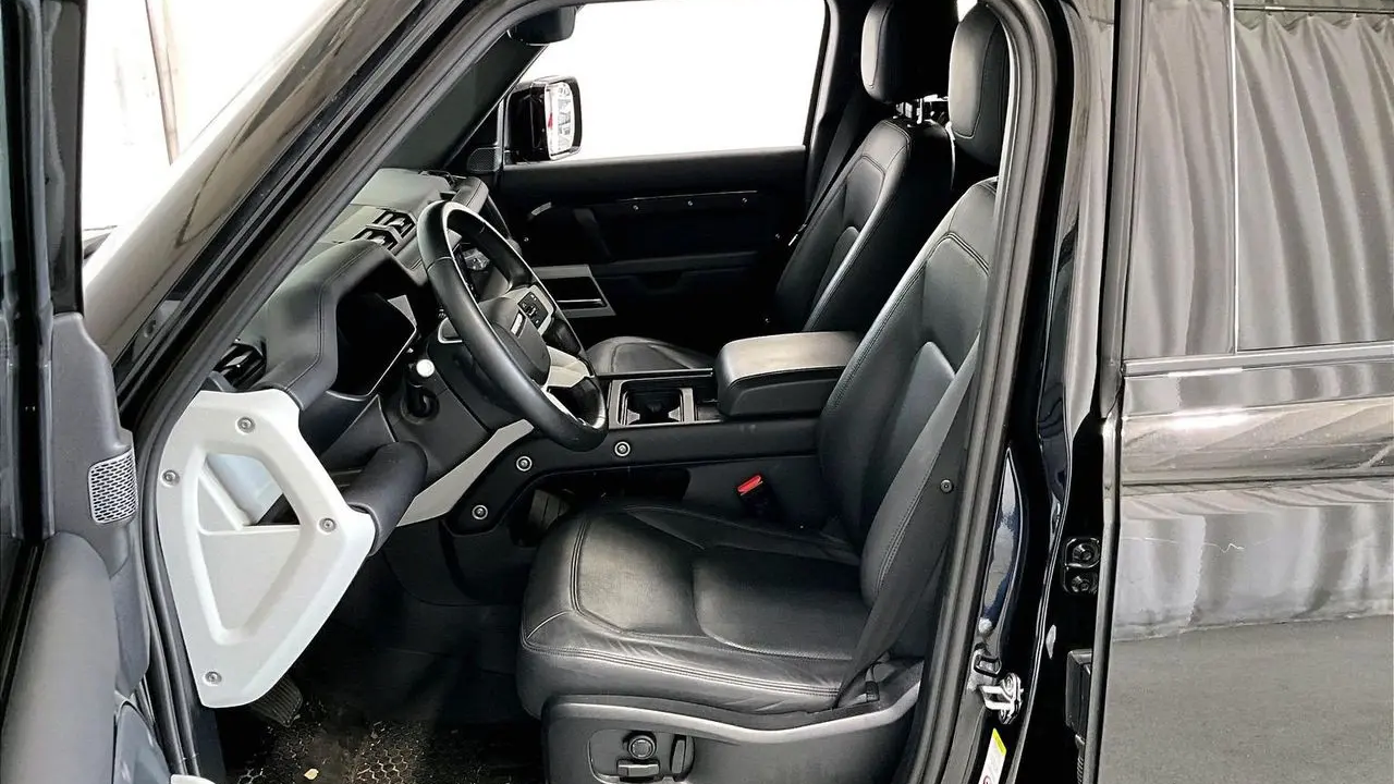 2023 Land Rover Defender 110 30th Anniversary Edition
