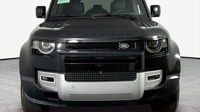 2025 Land Rover Defender 110 P300 S
