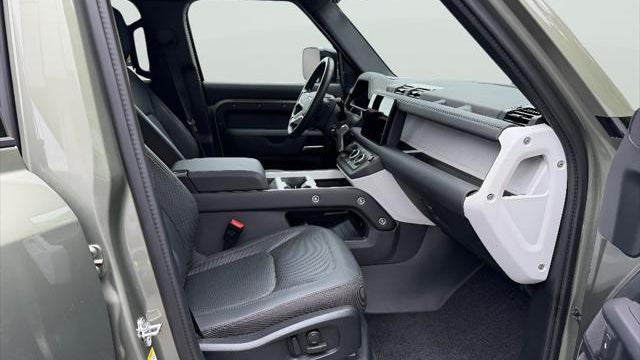 2025 Land Rover Defender 110 P300 S