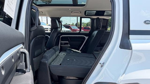 2024 Land Rover Defender 110 P300 S