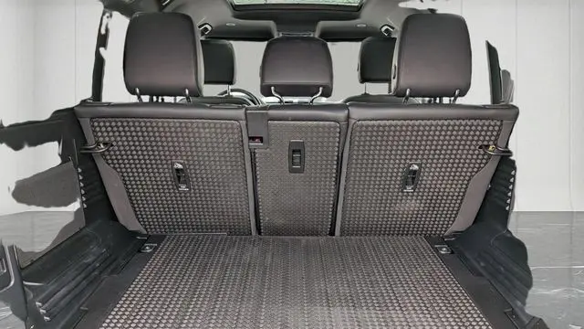 2023 Land Rover Defender 110 30th Anniversary Edition