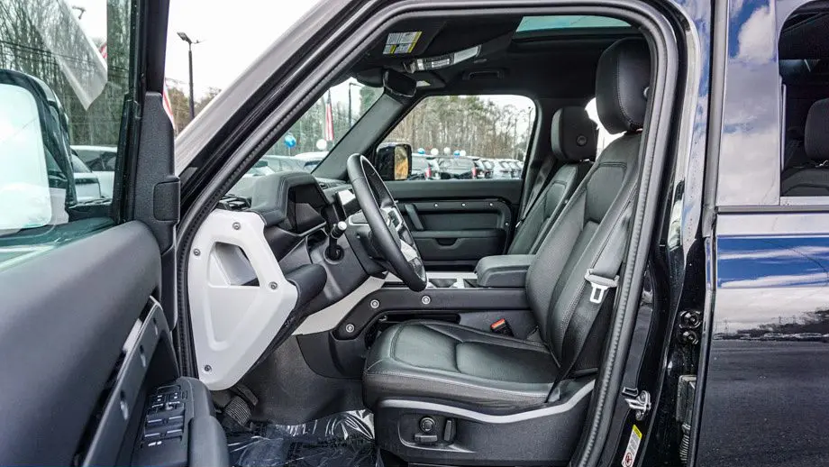 2025 Land Rover Defender 110 P300 S