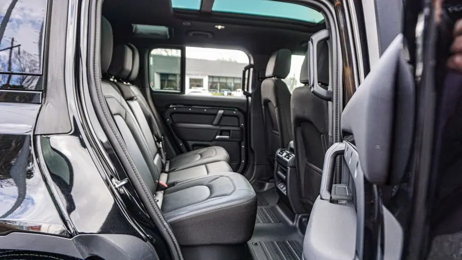 2025 Land Rover Defender 110 P300 S