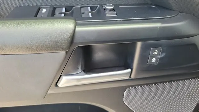 2020 Land Rover Defender 110 S
