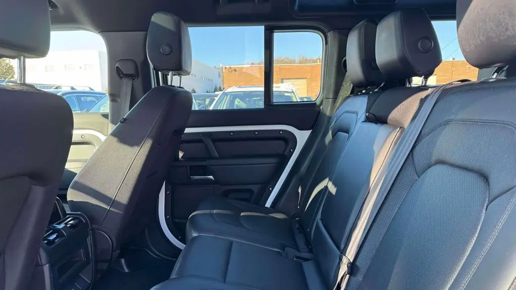 2025 Land Rover Defender 110 P300 S