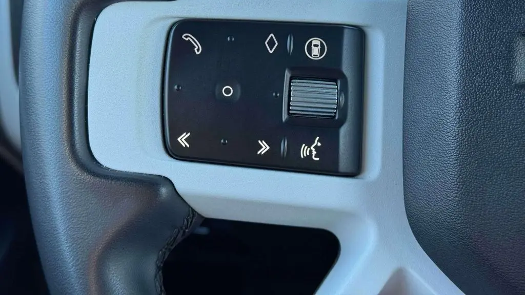 2025 Land Rover Defender 110 P300 S